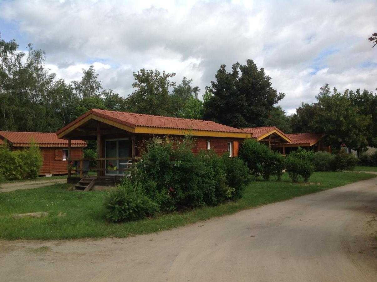 Camping Le Pont D'Allagnon Lempdes sur Allagnon المظهر الخارجي الصورة