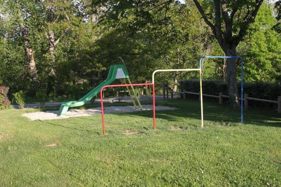 Camping Le Pont D'Allagnon Lempdes sur Allagnon المظهر الخارجي الصورة